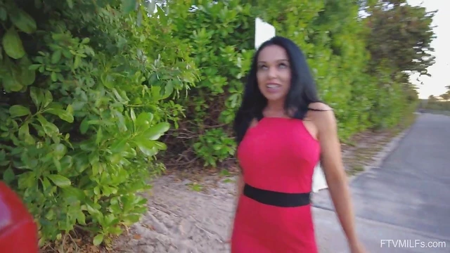 Seductive MILF Jada Opens Her Legs Wide For Cunt Pleasure Showdown