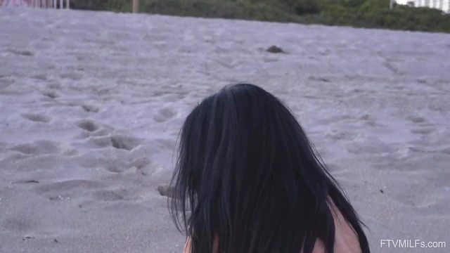 Seductive MILF Jada Opens Her Legs Wide For Cunt Pleasure Showdown