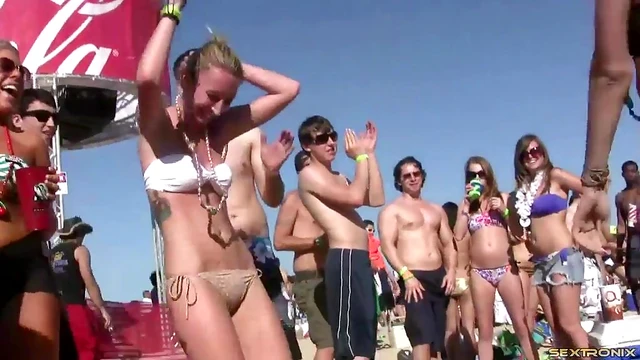 Sizzling Amateur Cowgirls Ride Hard Outdoors Under Starlit Skies