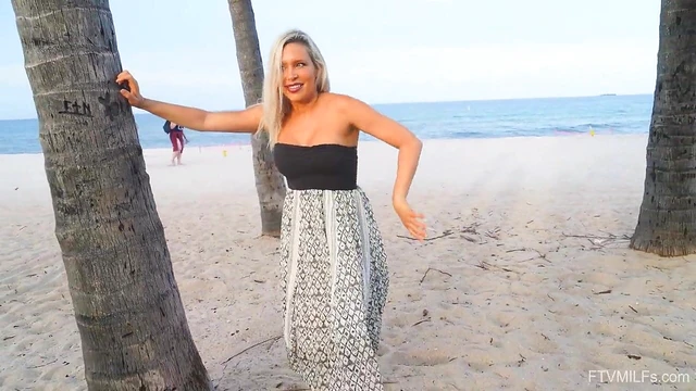 Kacey Exposes Herself at Beach & Seduces Viewers by Masturbating Publicly