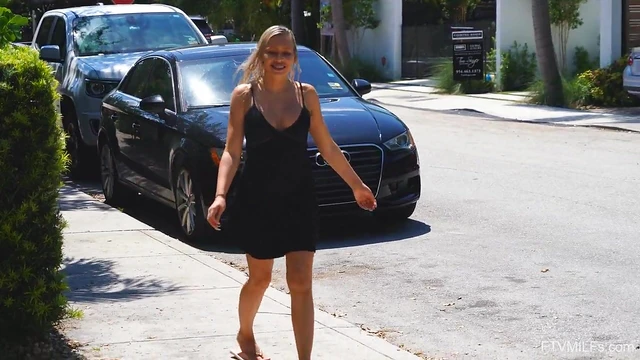 Kacey Exposes Herself at Beach & Seduces Viewers by Masturbating Publicly