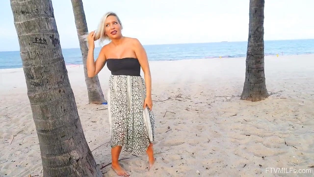 Kacey Exposes Herself at Beach & Seduces Viewers by Masturbating Publicly