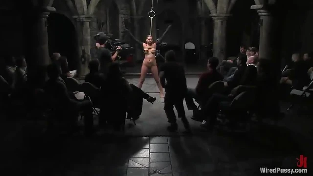 Sizzling Bootylicious Delilah Gets Hard Toy Play Outdoors Publicly