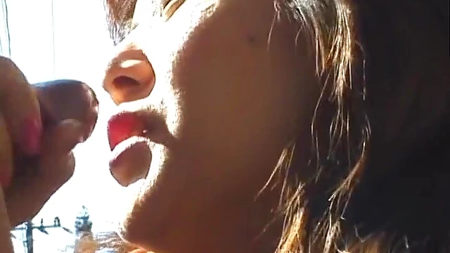 Outdoor Close-Up: Cute Maria Yuuki Gives Hot Blowjob to Stiff Cock