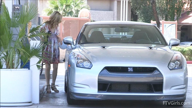 Sneaky Flasher Wears Glasses While Showcasing Stunning Natural Boobs