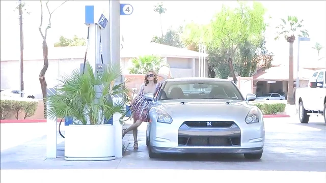 Sneaky Flasher Wears Glasses While Showcasing Stunning Natural Boobs