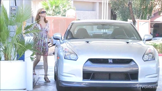 Sneaky Flasher Wears Glasses While Showcasing Stunning Natural Boobs