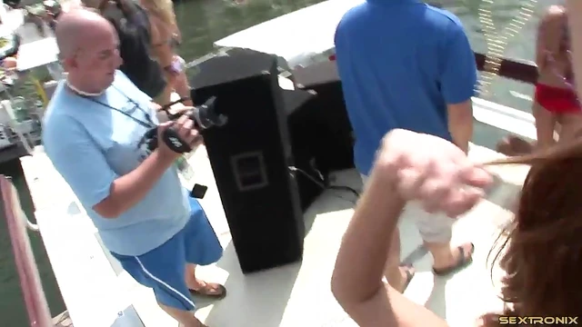 Sexy Babes in Bikinis Enjoy Hot Outdoor Orgies Under Sunlight