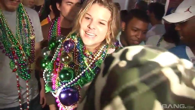 Sizzling Sweethearts Show Off Their Hot Asses in Public Outdoor Fuck Fest