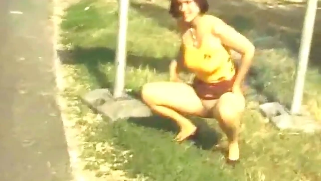 Curvy Temptress Wetting Herself In Vintage Porn Classic