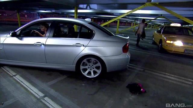 Kelle Marie Thrives in Lesbian Sex With Strap-On Penetration