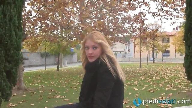 Mesmerizing Feet Show by Seductive Amateur Solo Model