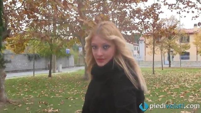 Mesmerizing Feet Show by Seductive Amateur Solo Model