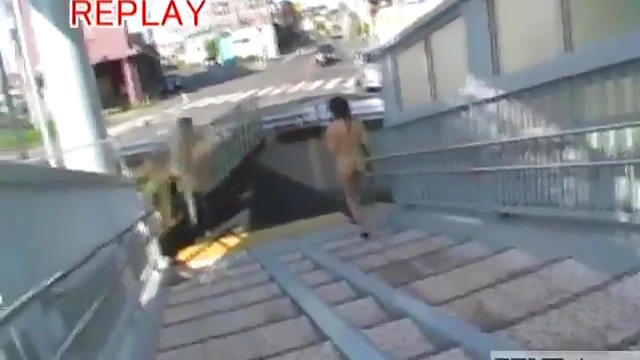 Adventurous Lecherous Japanese Babe Shows Off Naked Body Publicly