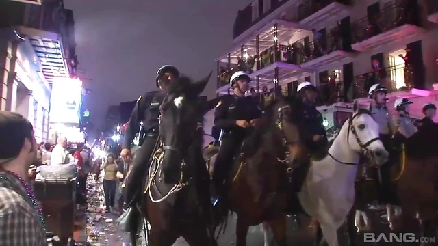 Outdoor Solo Brunette Model Shows Off Her Naughty Masturbation Skills Live