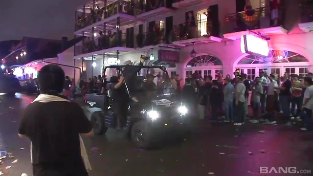 Outdoor Solo Brunette Model Shows Off Her Naughty Masturbation Skills Live