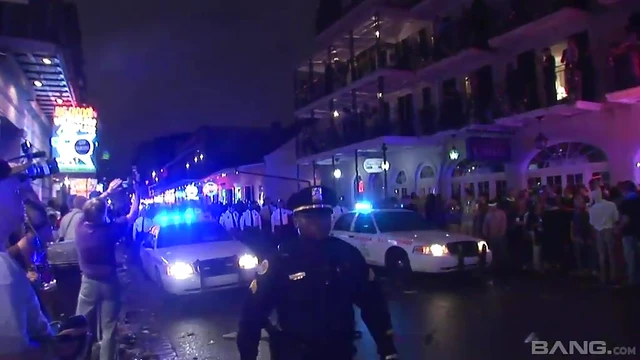 Outdoor Solo Brunette Model Shows Off Her Naughty Masturbation Skills Live