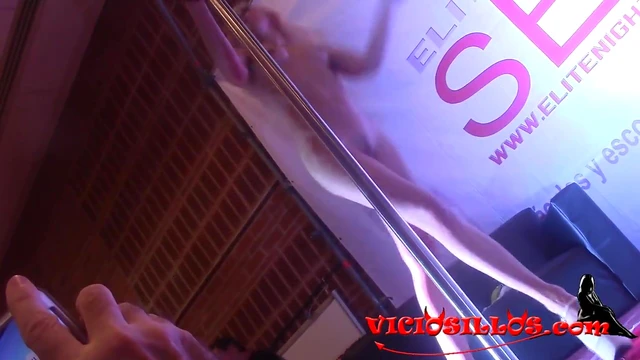 Sizzling Chiki Dulce Shows Off Her Skills at Seductive Pole Dance Show