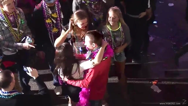 Blonde Mom Shows Her Big Boobs to Crowd in Real-Life Porn Clip