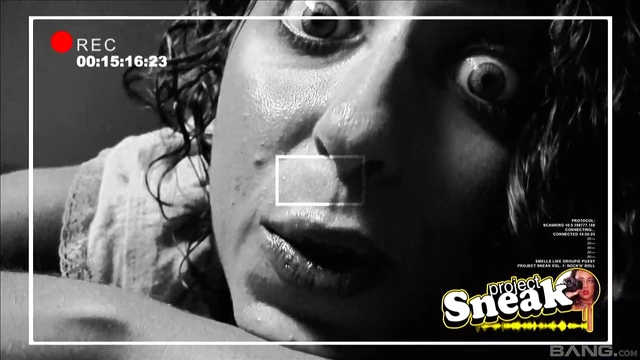 Charming Sylvia Diamond Delivers Hot Live Sex Show with Mind-Bending Action