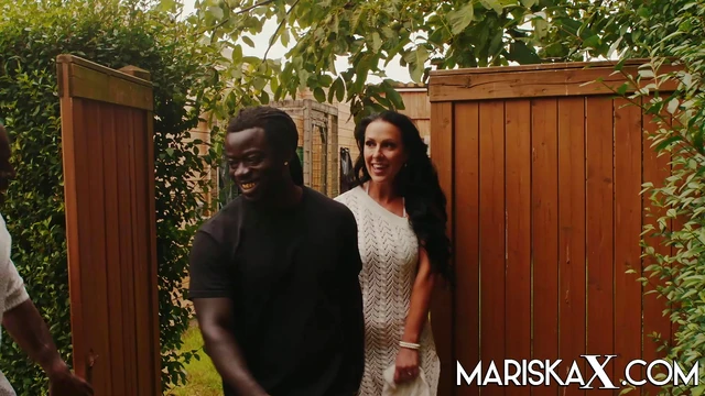 Passionate Texas Babe Gets Double Stuffed by Two Thick BBCs