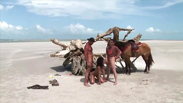 Druuna Diva Ignites Wild Exotic Threesome in Deserted Place Heat