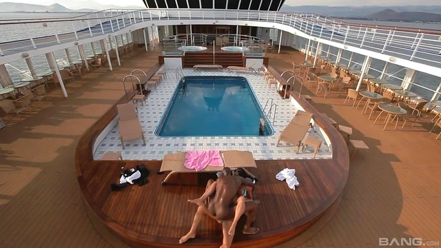 Candy Alexa Craves Her New Friends' Throbbing Dicks Urgently