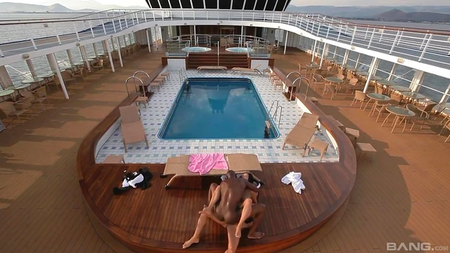 Candy Alexa Craves Her New Friends' Throbbing Dicks Urgently