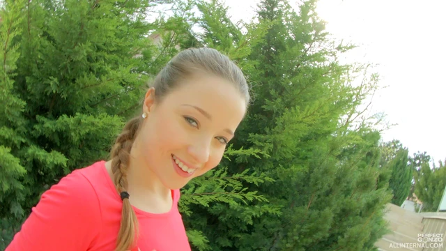 Sultry Babe with Cute Ponytail Takes Two Big Cocks Simultaneously