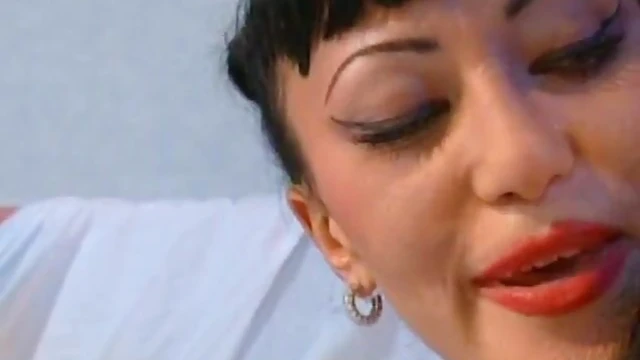 Sexy Brunette in Hot Threesome Endures Double Penetration With Ease