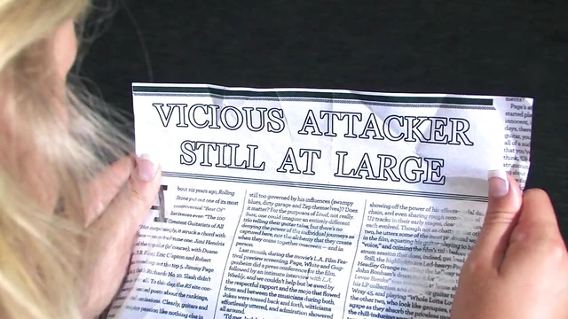 Hungry Slut Takes Two Stiff Cocks Deep Inside Her at Gyms Sex Fest