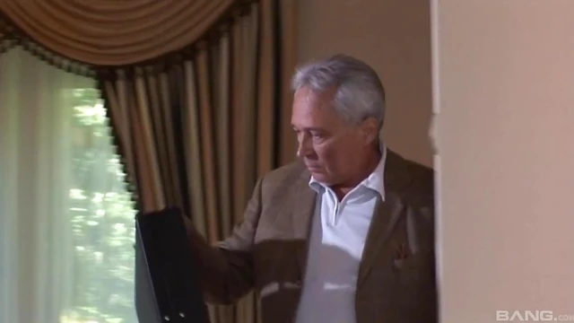 Sexy Sandra Parker Moans Loudly While Getting Fucked Hard by Big Cock