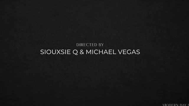 Sexy Blonde Dee Williams Rocks Her Massive Tits During Hot MMF Threesome