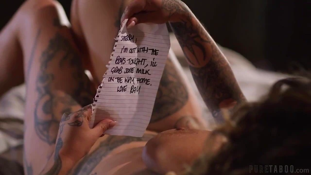 Arabelle Raphael's Natural Tits Get Pleasured by Skilled Hands Expertly