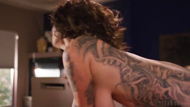 Arabelle Raphael's Natural Tits Get Pleasured by Skilled Hands Expertly