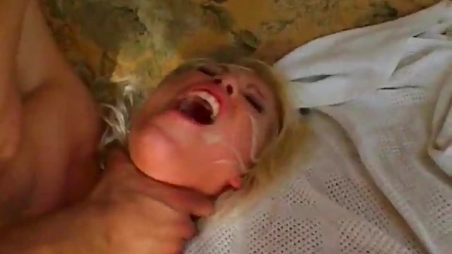 Seductive Nikki Hunter Gives Head Twice Before Double Penetration Bliss