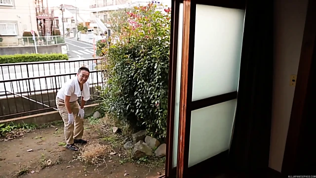 Experienced Guy Delivers Mind-Blowing Penetration To Sexy Moa