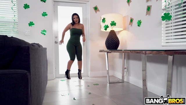 Lucky Man Enjoying Passionate Fuck With Curvy Booty Goddess Rose Monroe