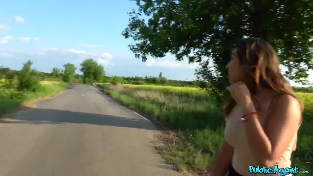 Frida Sante Passionately Sucks Strong Penis Like There's No Tomorrow