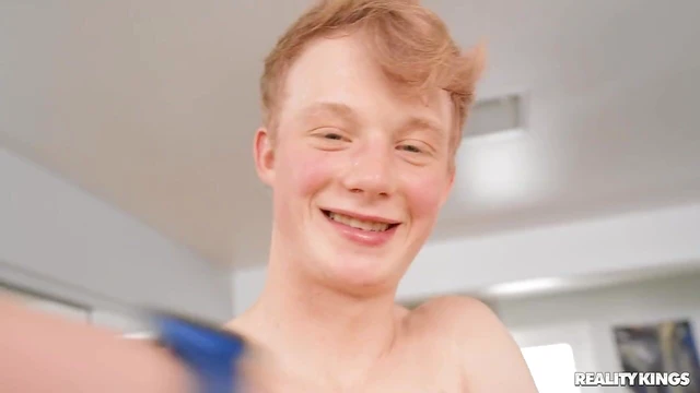 Sensual Brunette Mona Gets Fingered By Her BF While Wearing High Heels