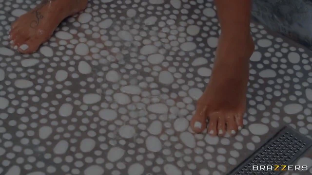 Busty Latina Luna Star Gets Wild Butt Fucked in Shower Steam