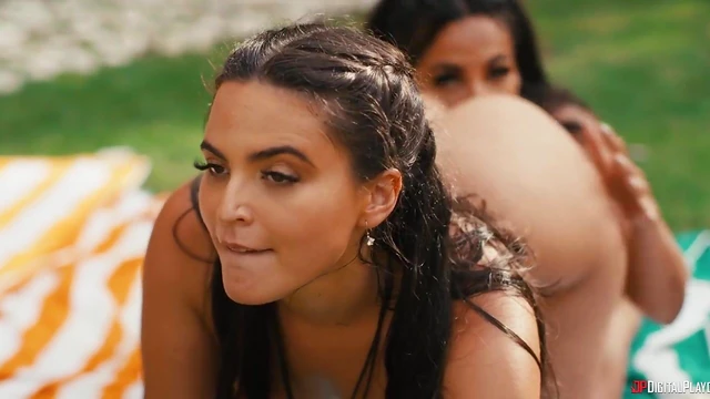 Luna Star & Ariana Van X Enjoy Steamy FFM Threesome Action