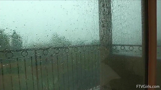 Bold Beauty Goes Nude Before Camera Without Any Hesitation