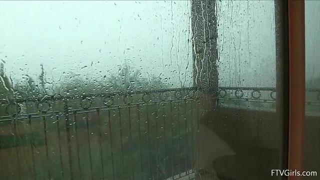 Bold Beauty Goes Nude Before Camera Without Any Hesitation