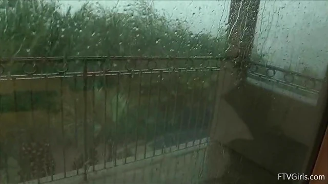 Bold Beauty Goes Nude Before Camera Without Any Hesitation