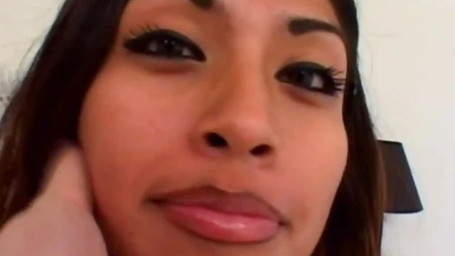 Sultry Latina Spreads Her Legs Openly for Hot Intimate Fuck Festivities