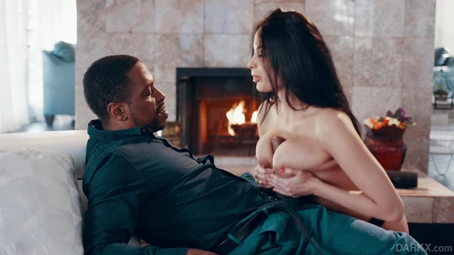 Nighttime Interracial Passion With Big-Naturals Anissa Kate