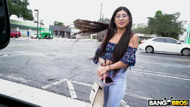 Amateur Beauty Binky Beaz Shows Off Her Nice Ass During Steamy Stranger Sex