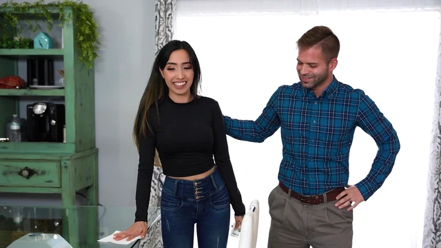 Sensual Brunette Paulina Gives Her Lover A Mind-blowing Blowjob