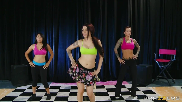 Sexy Dancer Turns Up Heat With Wild Doggy Style Thrusts